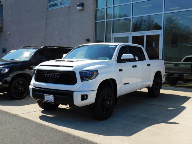 Toyota tundra crew max